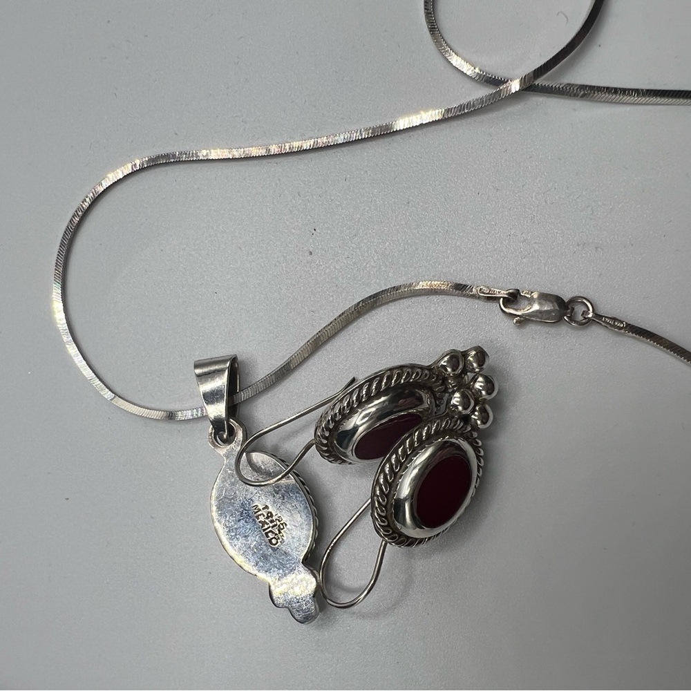 Vintage Mexico 925 Red Coral pendant, earrings and 925 Sterling 18” necklace. - Picture 7 of 9